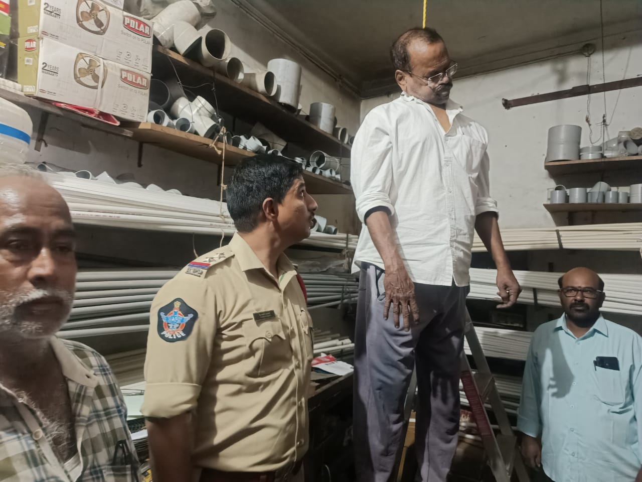 వ్యాపారి ఇందూరి నాగభూషణరావు ఆత్మహత్య…