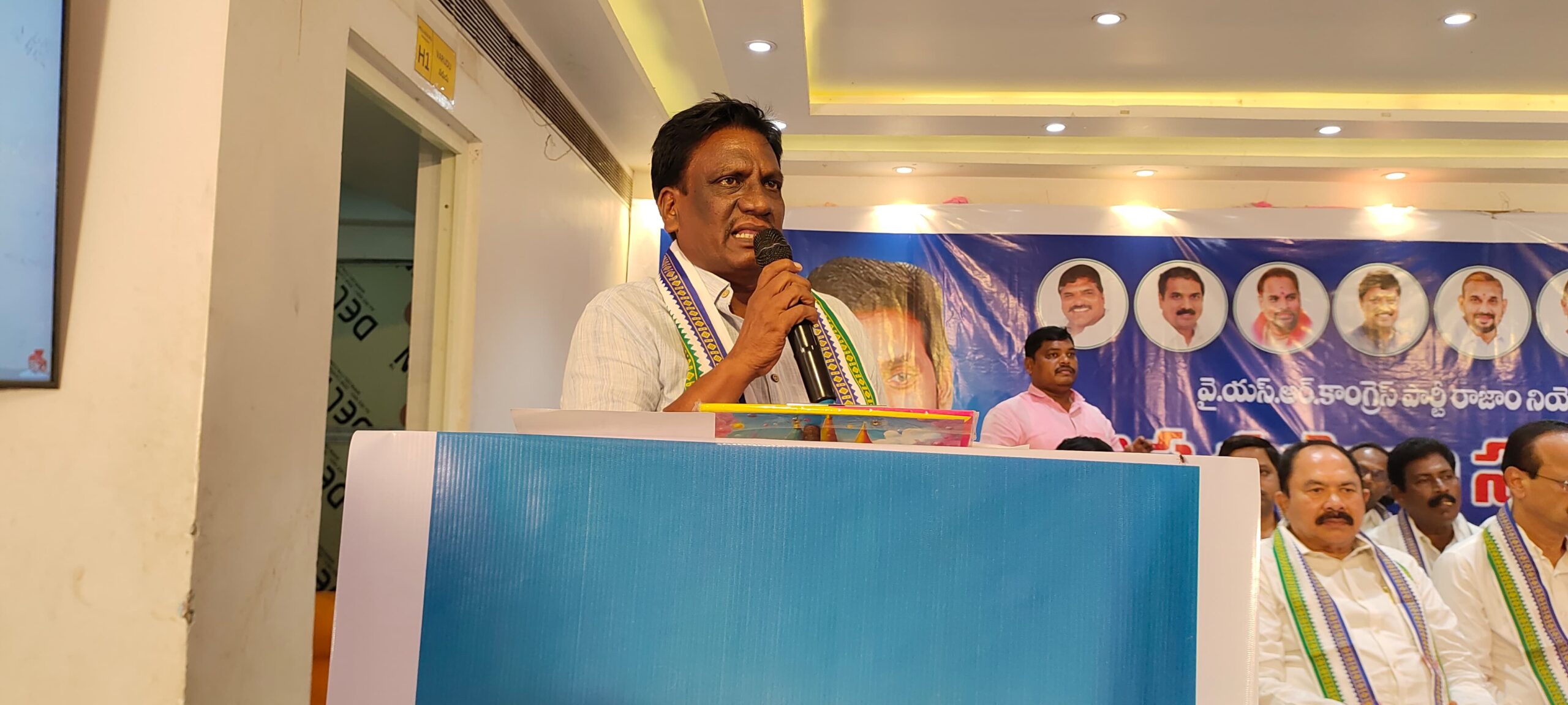 రాజాం నియోజకవర్గంలో వైఎస్ఆర్సిపి విస్తృతస్థాయి సమావేశంవైఎస్ఆర్సిపి చైతన్యంతో ముందుకు సాగాలి – మరి చెర్ల గంగారావు.