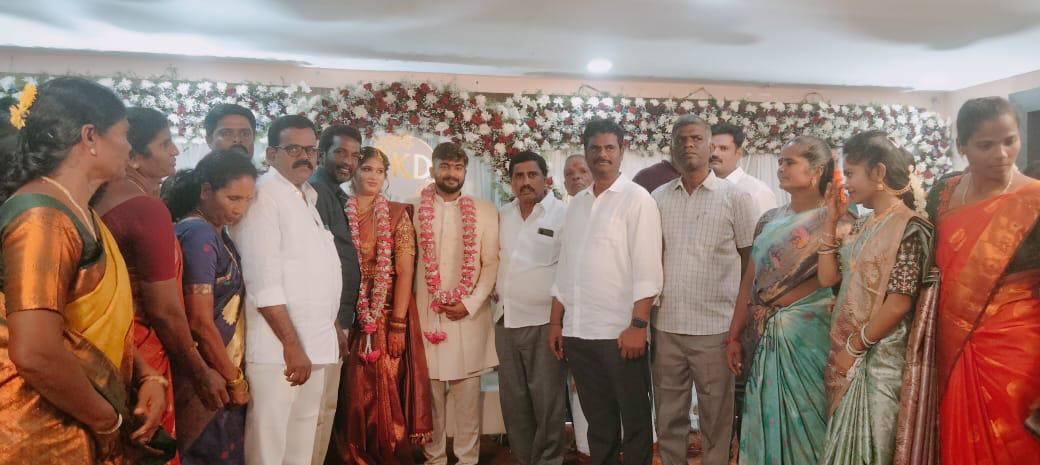 టిడిపి నాయకుడి నిశ్చితార్థానికి హాజరైన టిడిపి నాయకులు