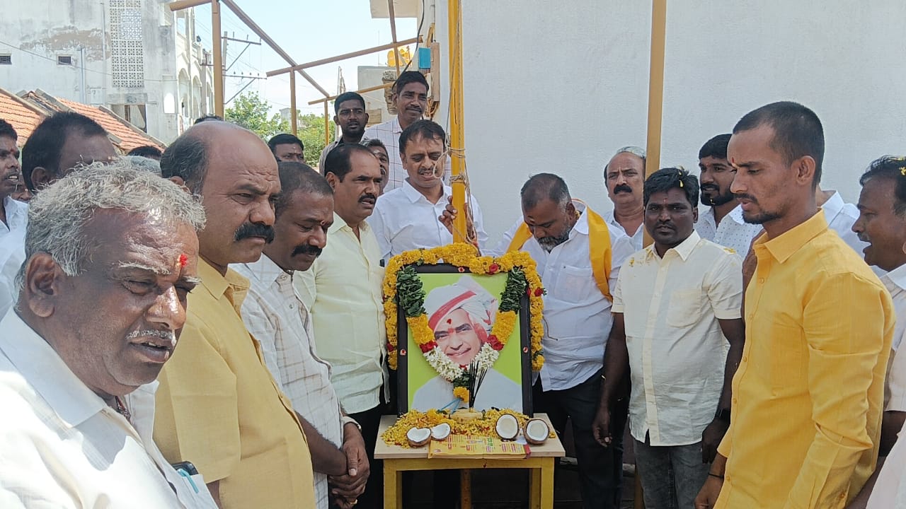 సుపరిపాలనలో తొలి అడుగుతో ఇంటింటికి పూతలపట్టు శాసనసభ్యులు మురళీమోహన్..