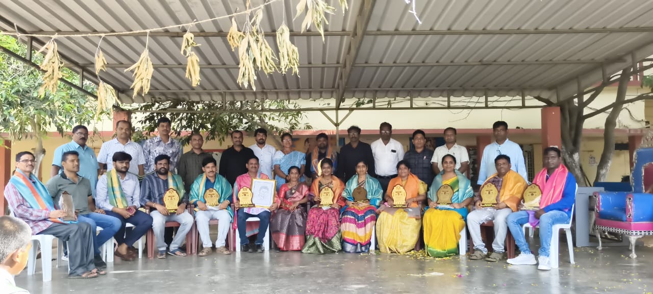 బదిలీ పై వెళ్లిన ఉపాధ్యాయులకు ఘన సన్మానం