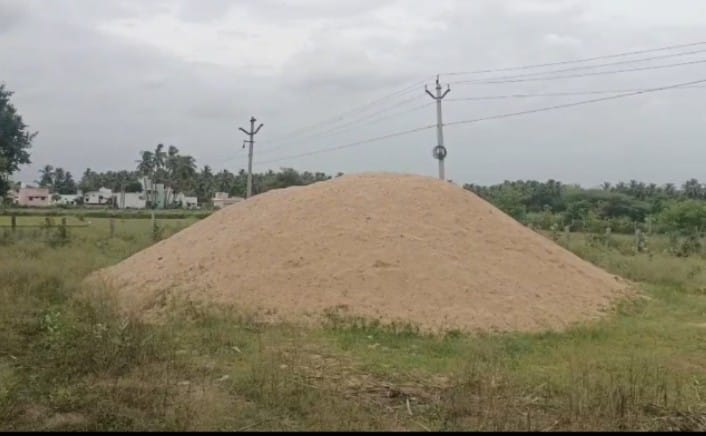 పాలసముద్రం మండలం ఇసుక అక్రమ  సామ్రాజ్యానికి అడ్డు అదుపు లేదా ? పగలు సరిహద్దు ప్రాంతంలో డబ్బింగ్ రాత్రి వేళలో తమిళనాడుకు షిఫ్టింగ్