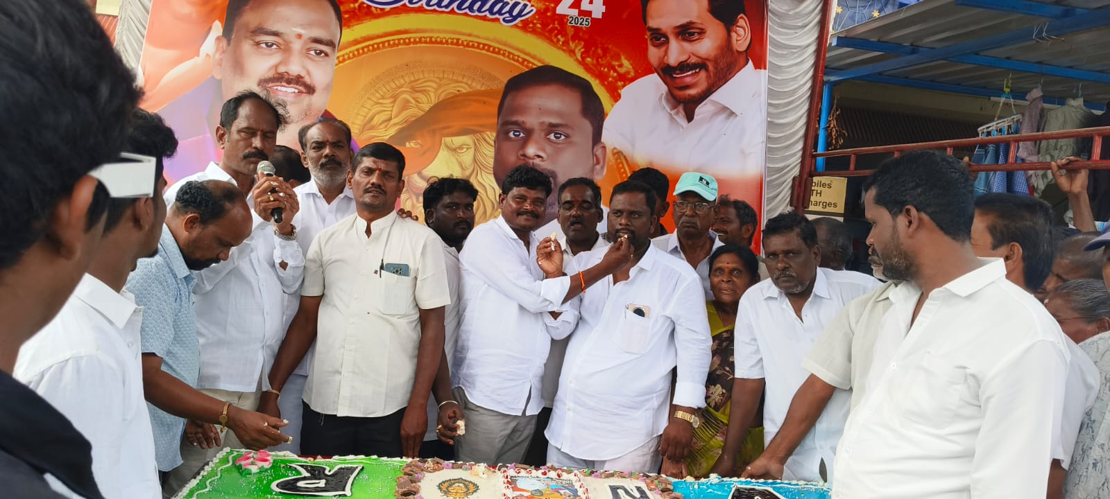 ఘనంగా  చిత్తూరు వైసిపి ఇన్చార్జి విజయానంద రెడ్డి జన్మదిన వేడుకలు