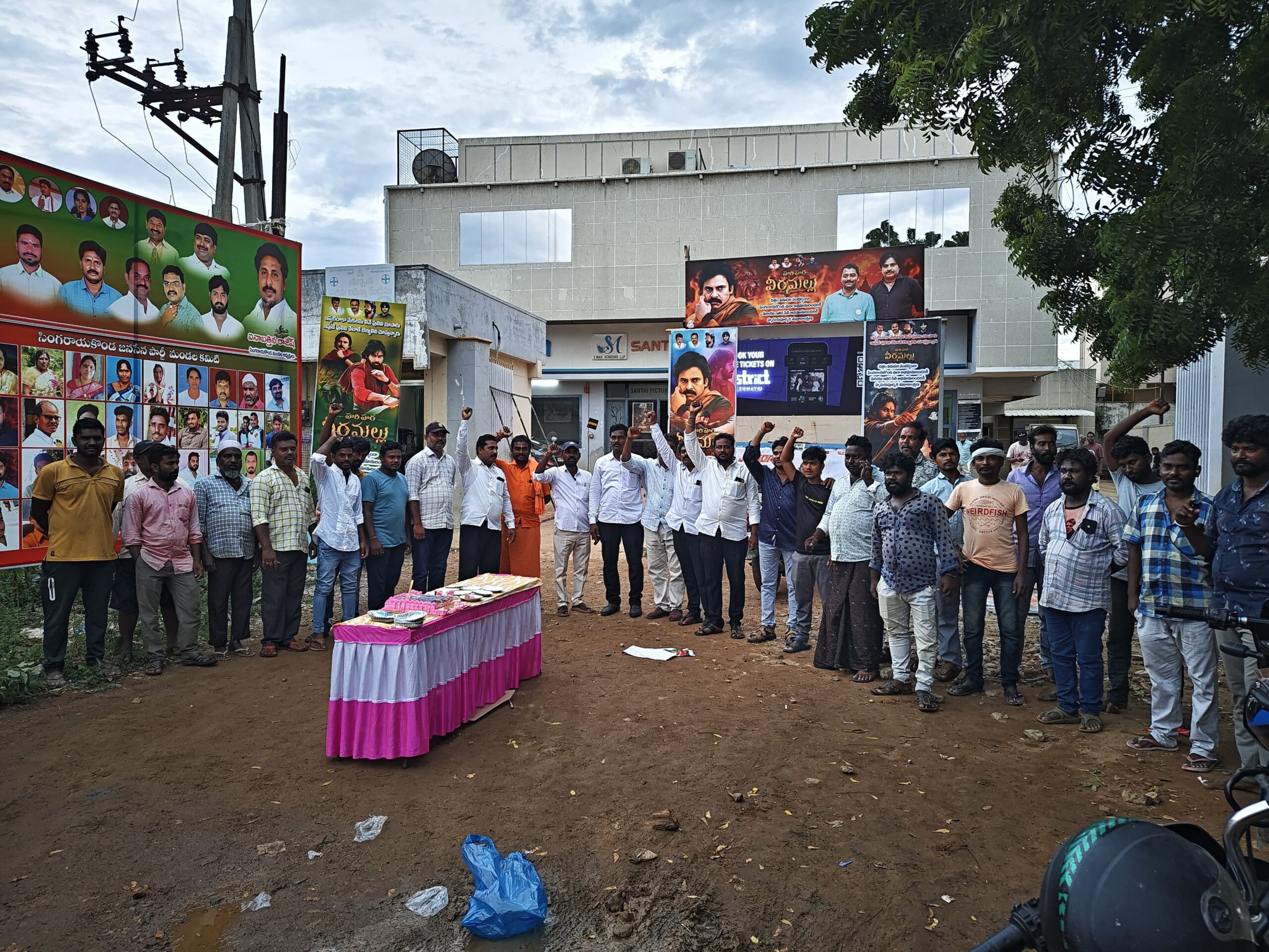 సింగరాయకొండలో హరిహర వీరమల్లు సంబరాలు పూజా కార్యక్రమం, కేక్ కటింగ్, బాణాసంచాలతో జనసైనికులు సంబరాలు