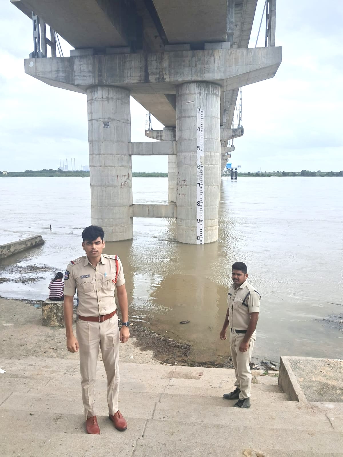 కృష్ణానది పరివాహక ప్రాంత ప్రజలు అప్రమత్తంగా ఉండాలి,కృష్ణ ఎస్సై  నవీద్.
