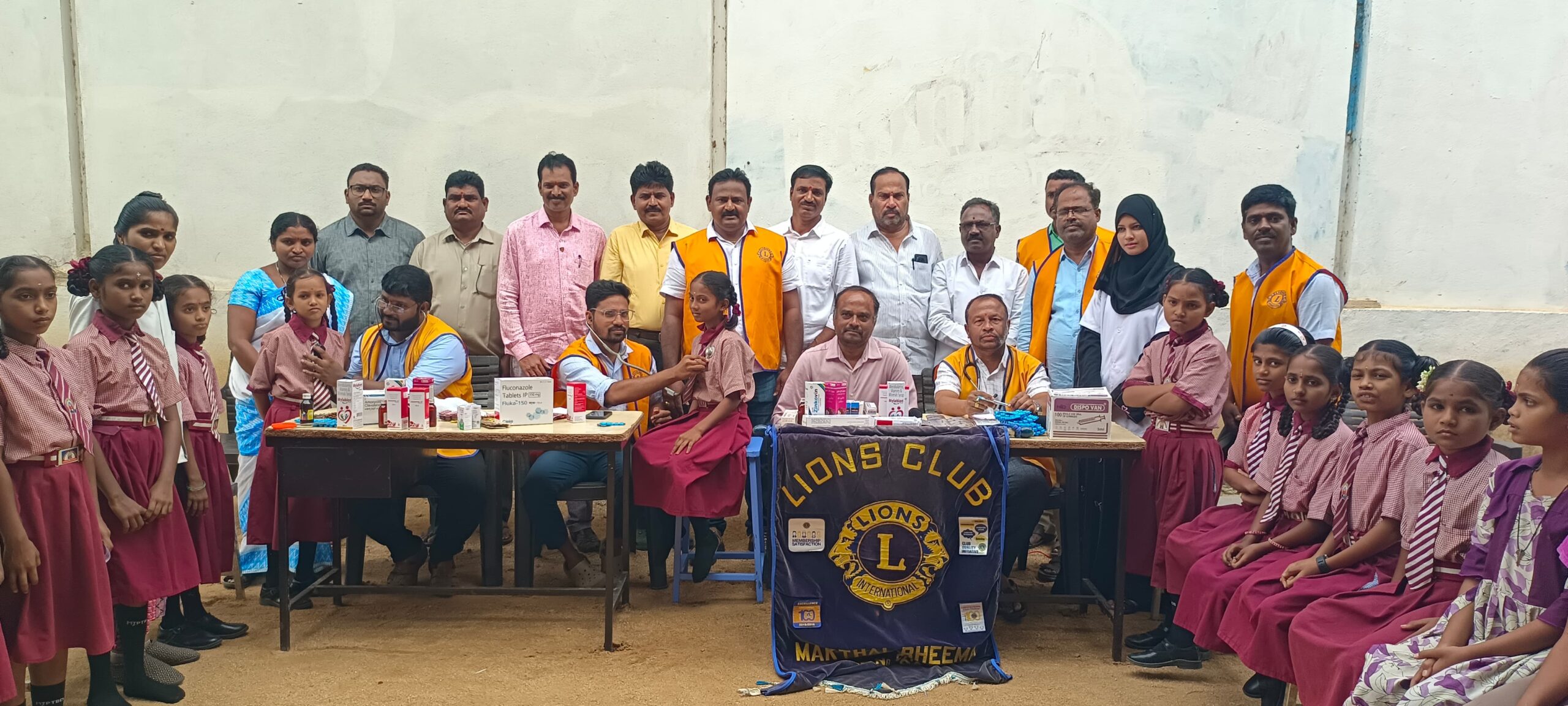 లయన్స్ క్లబ్ ఆధ్వర్యంలో విద్యార్థులకు వైద్య పరీక్షలు.