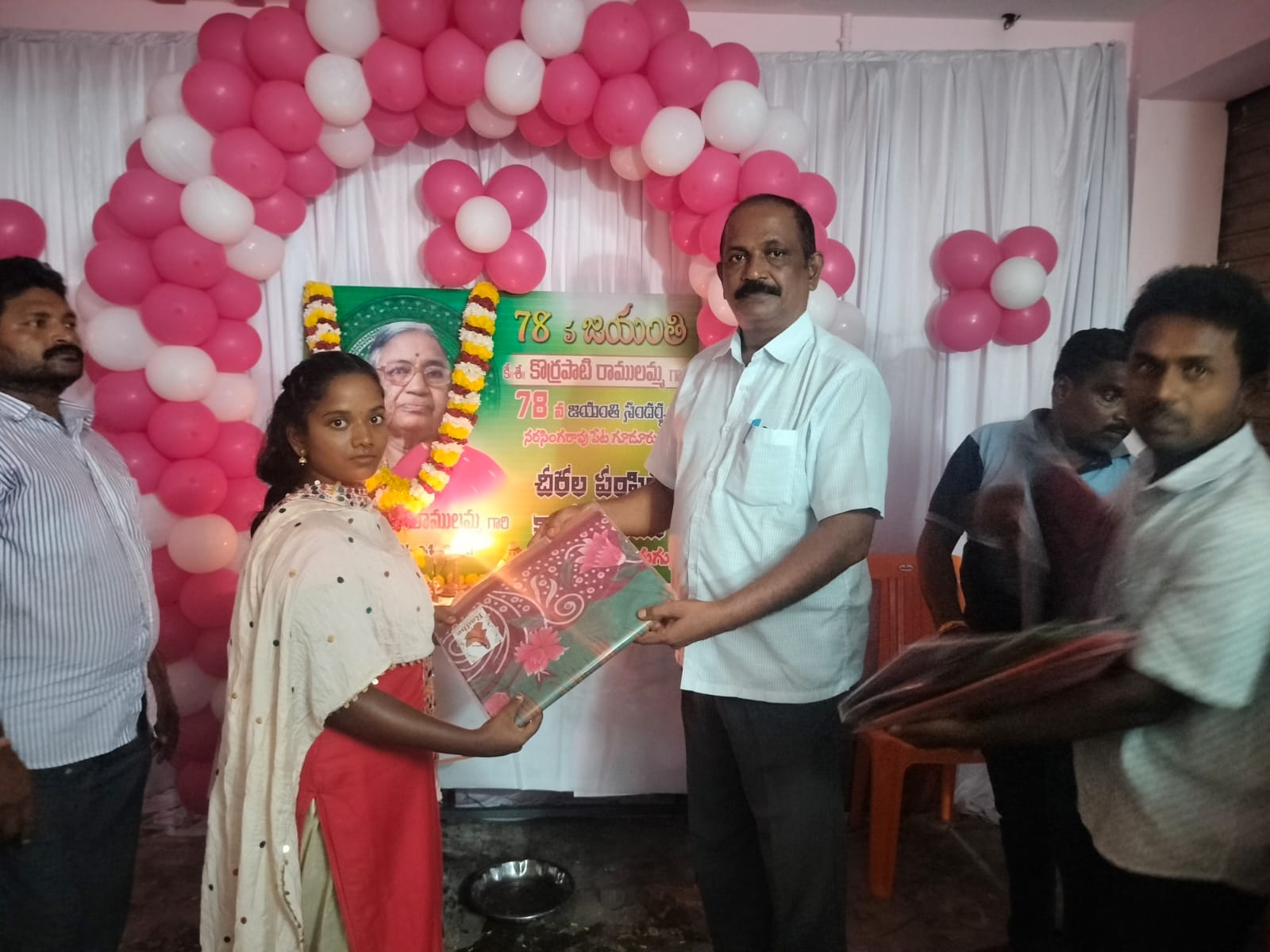 ఘనంగా స్వర్గీయ కొర్రపాటి రాములమ్మ జయంతి వేడుకలు…. నిరుపేద మహిళలకు చీరలు పంపిణీ ..