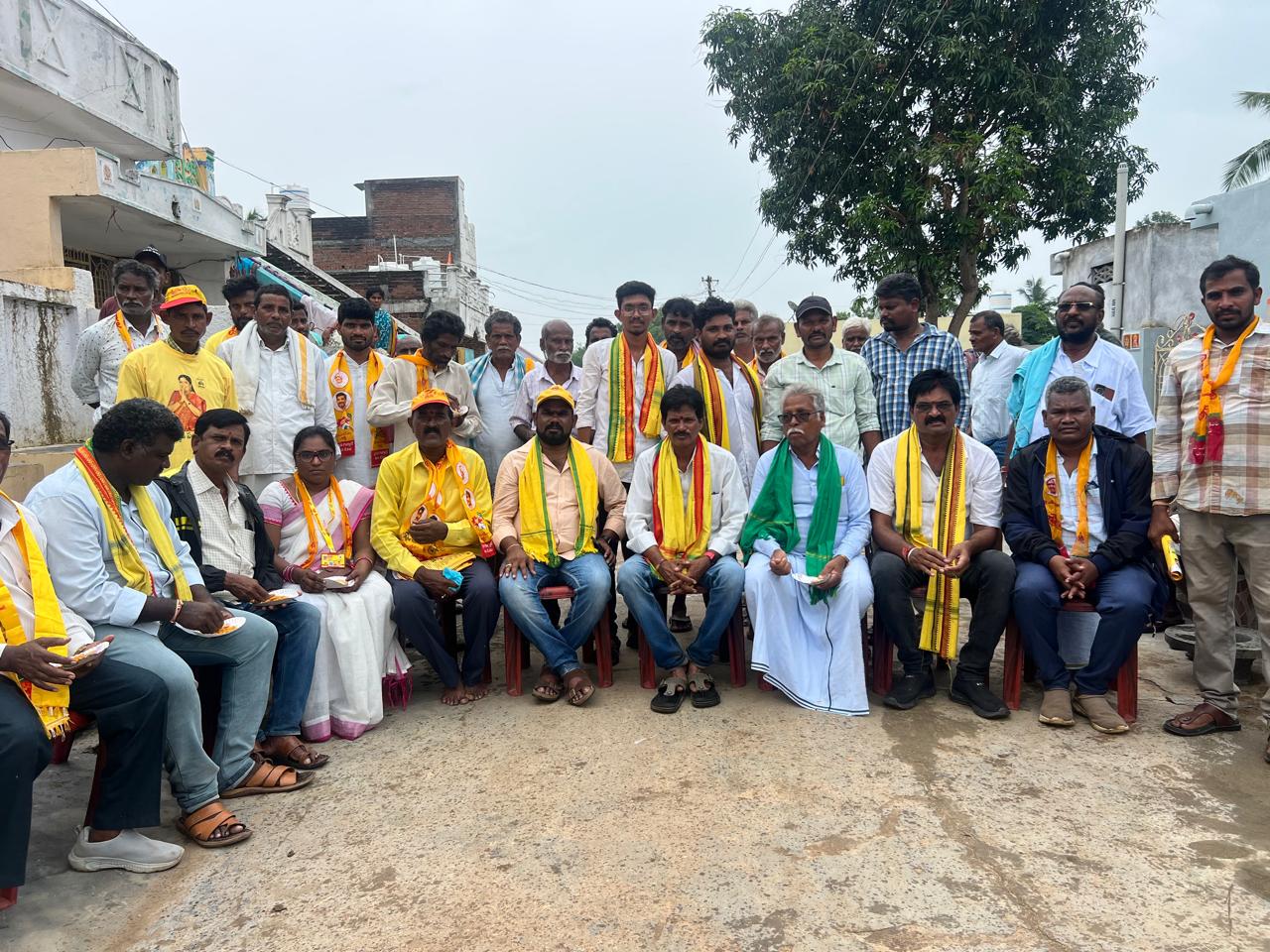 అభివృద్ధిని అడ్డుకునేది.. వైసీపీ నాయకులే – మండల అధ్యక్షుడు ఆముదాల పరమేష్