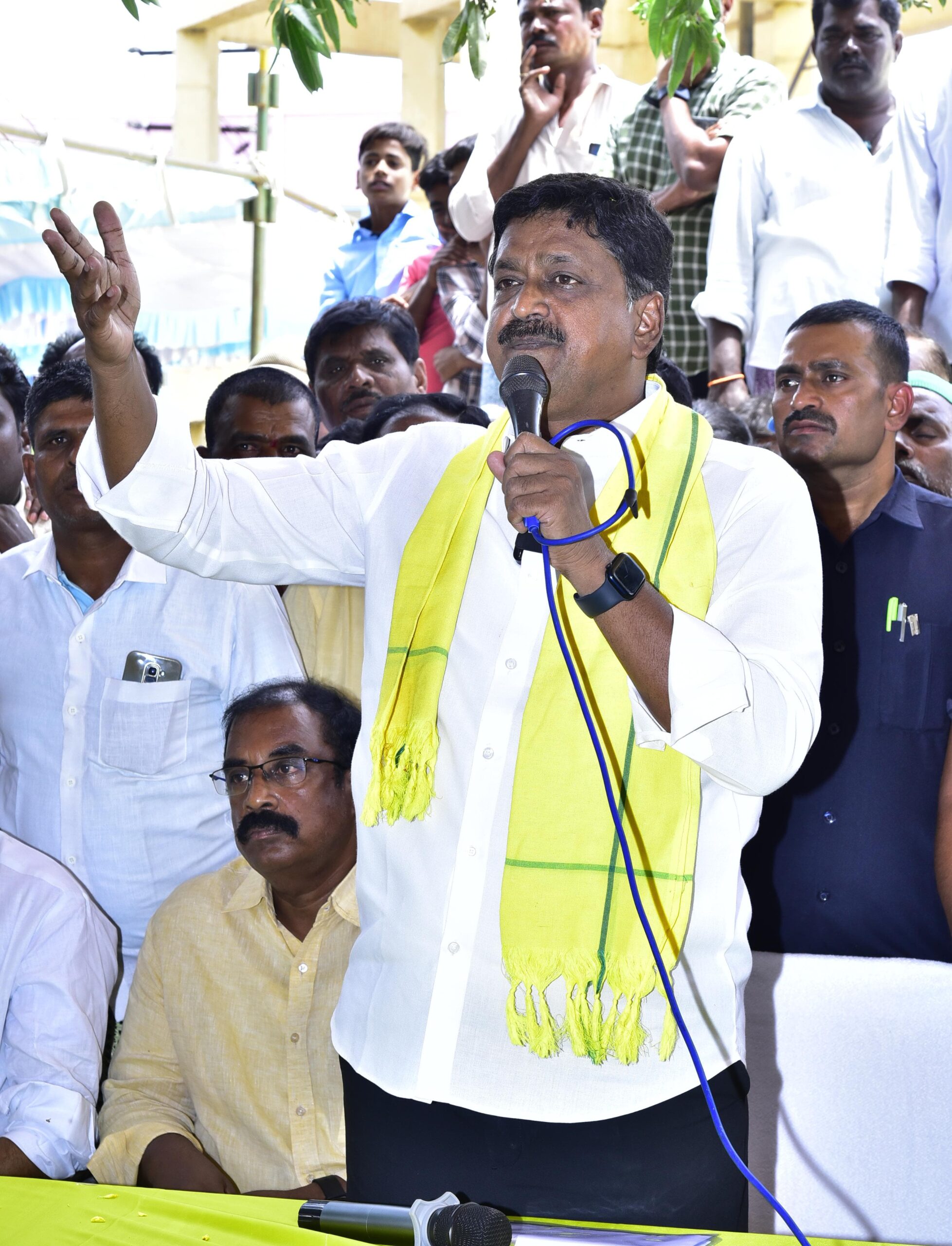 విశ్వేశ్వర్ రెడ్డి అసమర్థతో ఉరవకొండ వాసులకు తాగునీటి కష్టాలు. మంత్రి పయ్యావుల ఫైర్.-30 ఏళ్ల తాగునీటి సమస్యకు 6 నెలల్లో పరిష్కారం