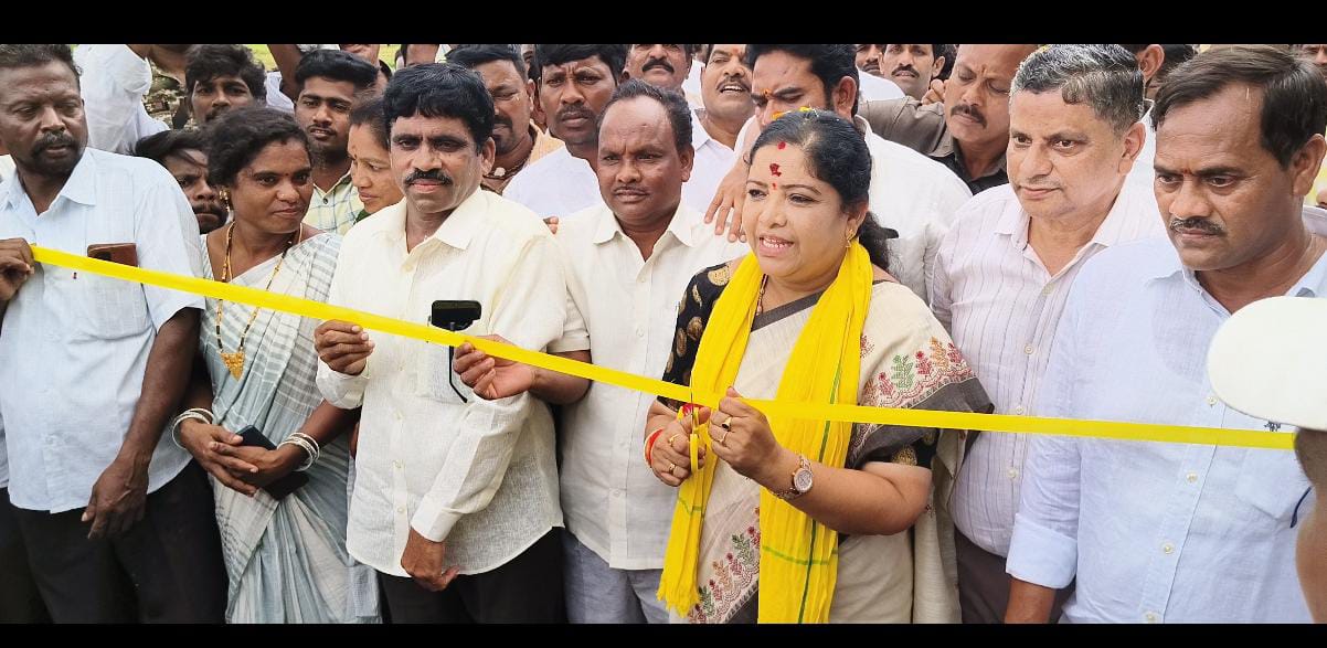 ఏజెన్సీలో ప్రతీ గ్రామానికి రహదారి నిర్మిస్తాం – రహదారి ప్రారంభోత్సవ సభలో మంత్రి గుమ్మిడి సంధ్యారాణి