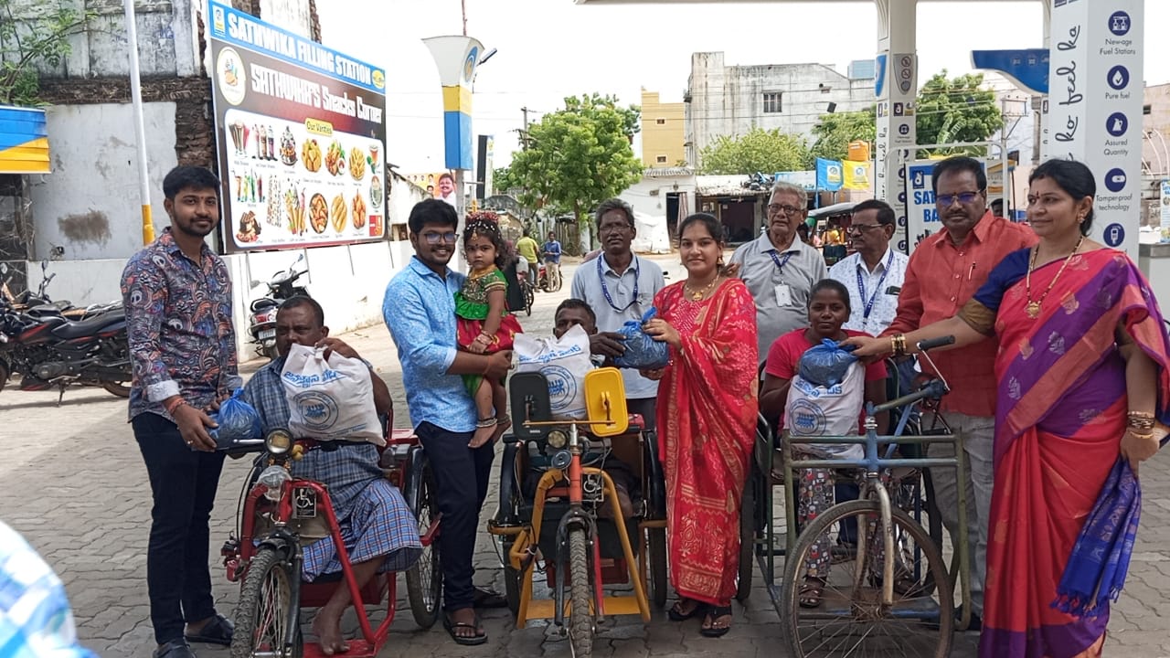 జనవిజ్ఞాన వేదిక ఆధ్వర్యంలో దివ్యాంగులకు కూరగాయలు గుడ్లు పంపిణి.