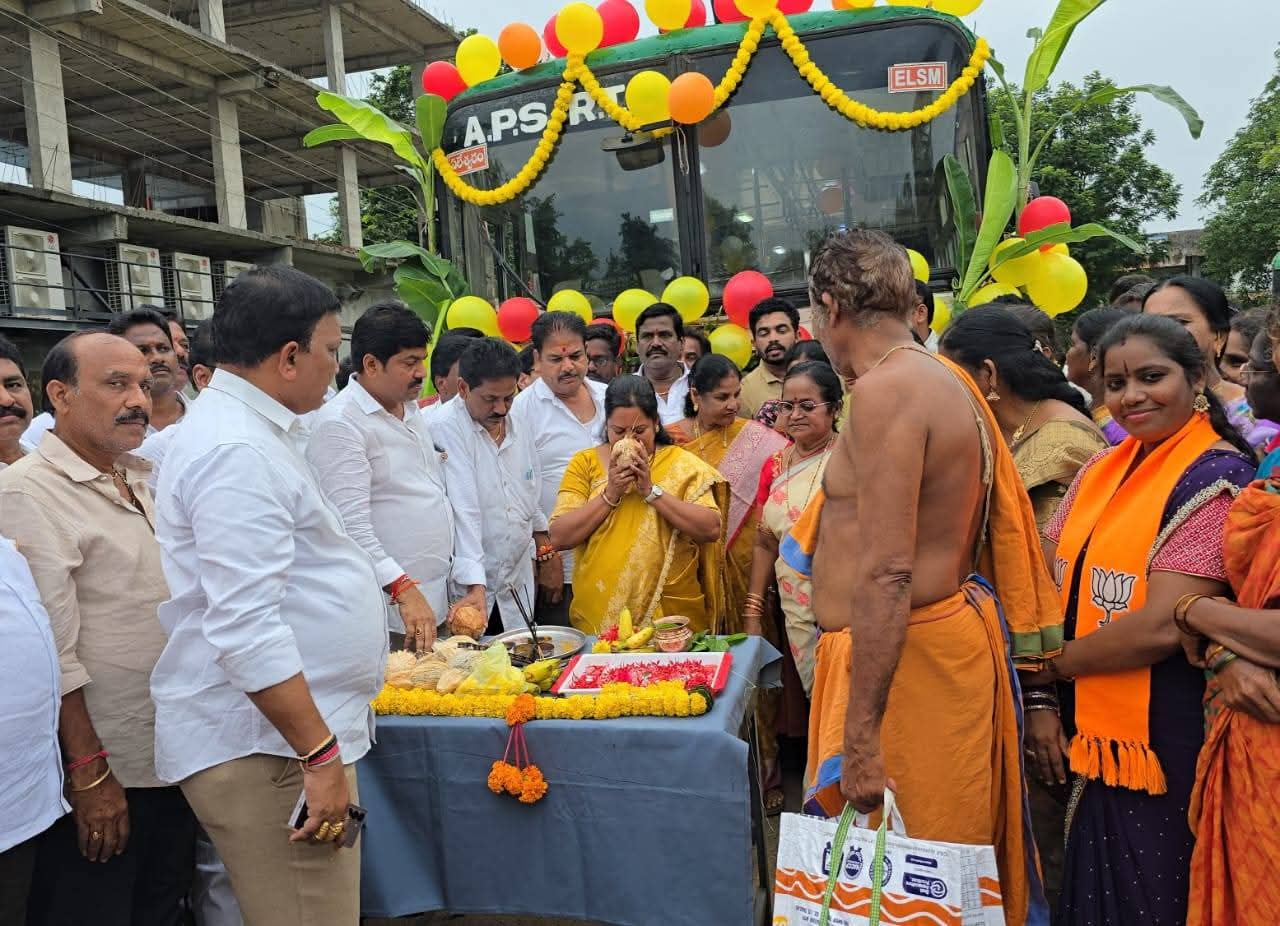 మన స్వేచ్ఛా స్వాతంత్ర్యాలు సమరయోధుల త్యాగ ఫలమే.