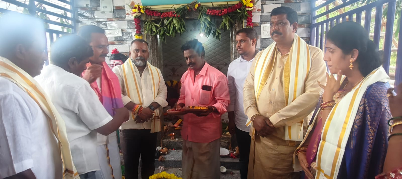 గుఱ్ఱప్ప స్వామి ఆలయ మహా కుంభాభిషేక మహోత్సవంలో పాల్గోన్న ఎమ్మెల్యే మురళీమోహన్