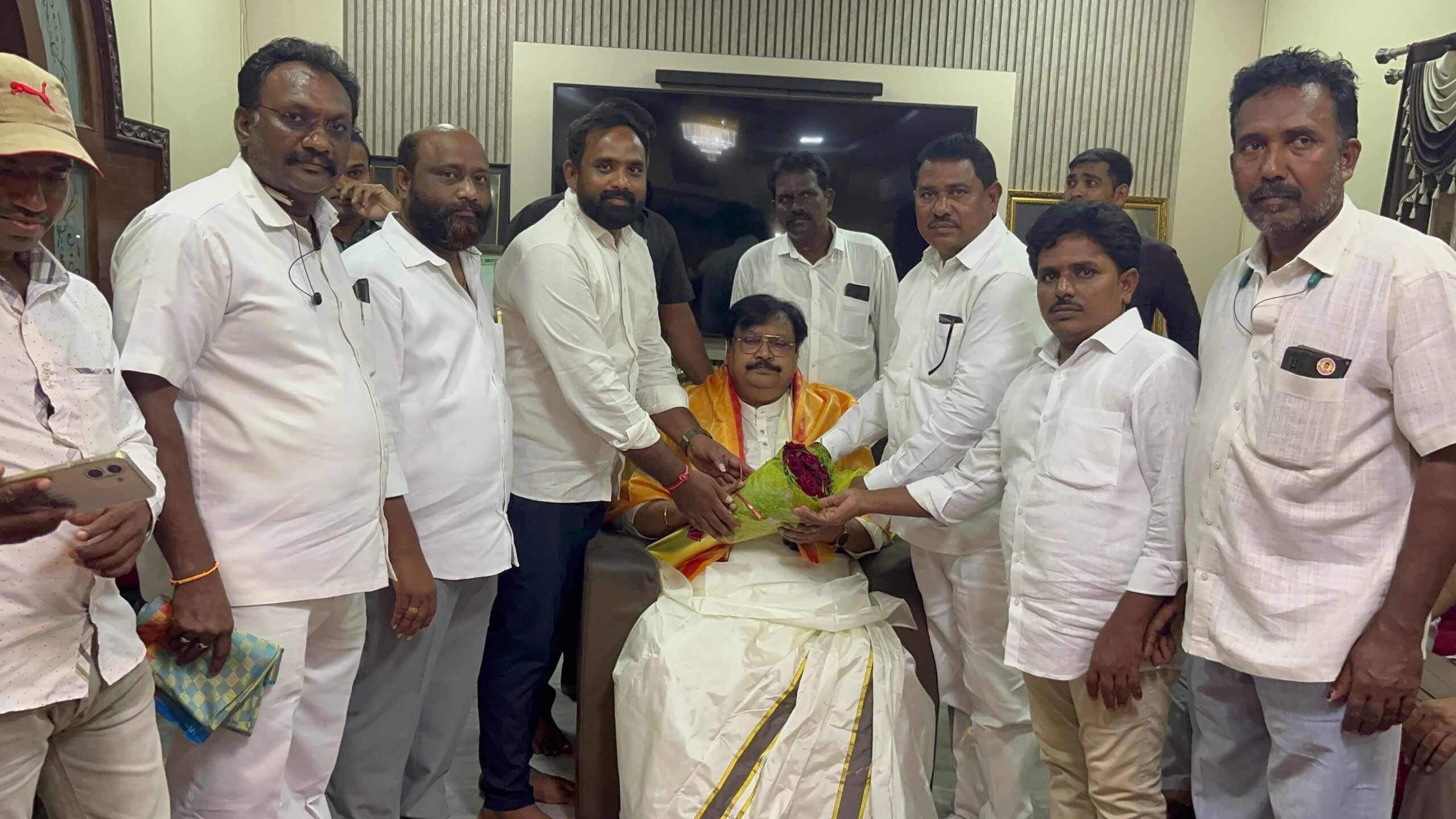 తెలుగు దేశం పార్టీ జాతీయ ప్రధాన కార్యదర్శి మరియు పొలిట్ బ్యూరో సభ్యుడు వర్ల రామయ్య గారి పుట్టినరోజు వేడుకలలో ఉదయగిరి నియోజకవర్గం TDP SC సెల్ నాయకులు…………