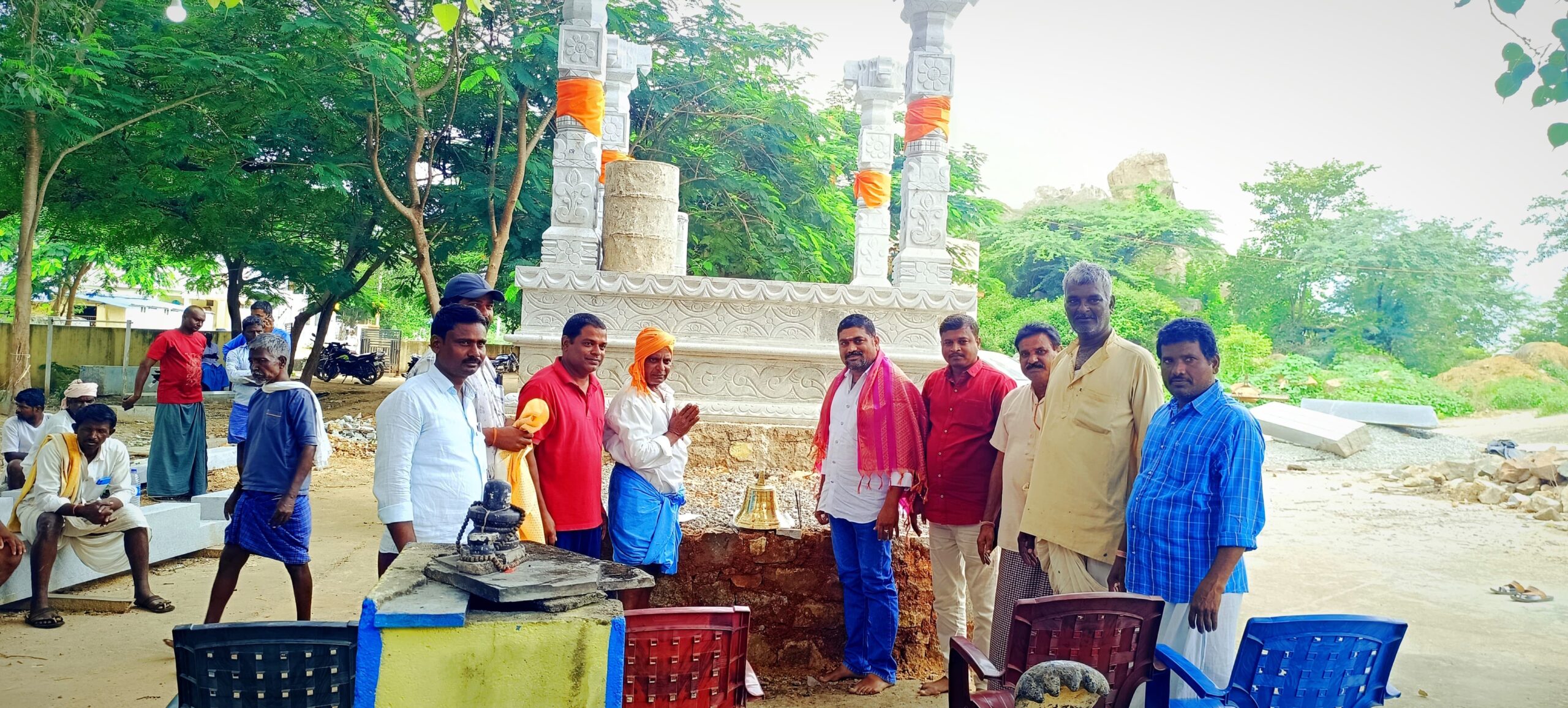 పోతురాజు ఆలయానికి కంచు గుడిగంట ప్రధానం.