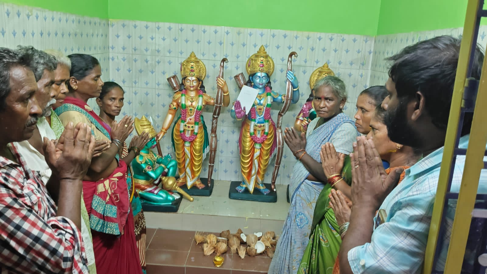 ముద్రగడ త్వరగా కోలుకోవాలని గిరిజన మహిళలు పూజలు..