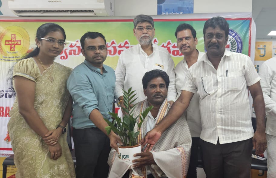 ఆర్.ఎం.పి వైద్యులు మెరుకుర్తి దాసు (దేవదాసు)కు ఘన సన్మానం..