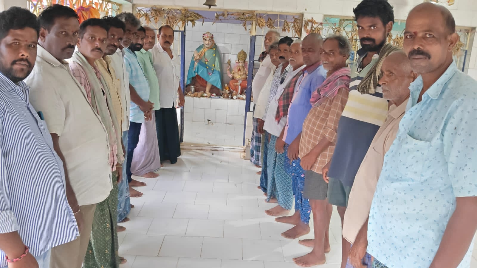 సాయినాధునికి ముద్రగడ అభిమానులు పూజలు…