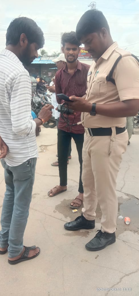 మక్తల్ లో ఫింగర్ ప్రింట్ డివైస్ తో తనిఖీలు,ఎస్ ఐ భాగ్యలక్ష్మి రెడ్డి.