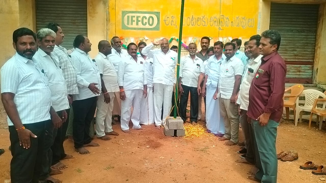 భీమవరం సొసైటీ చైర్మన్ ఆధ్వర్యంలో స్వాతంత్ర దినోత్సవ వేడుకలు..త్యాగమూర్తుల త్యాగానికి ప్రతీకే స్వాతంత్ర దినోత్సవం..భీమవరం సొసైటీ చైర్మన్ ఎర్రమళ్ళ చిన్నారెడ్డి…///
