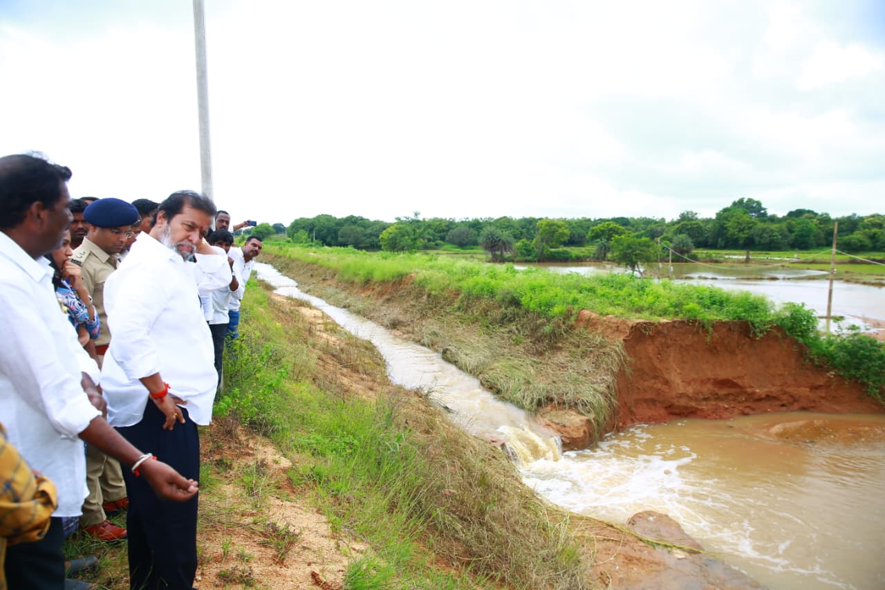 సింగూరు కాల్వకు వెంటనే మరమత్తులు చేయండి.మంత్రి దామోదర రాజనర్సింహ ఆదేశం