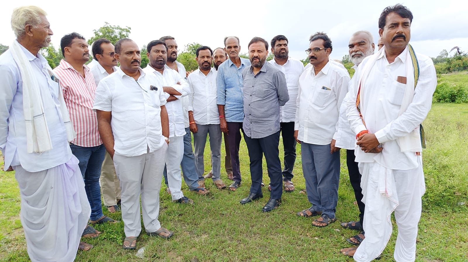 మంత్రులు రాక కోసం సభ స్థలం పరిశీలన..ఎమ్మెల్యే తోట
