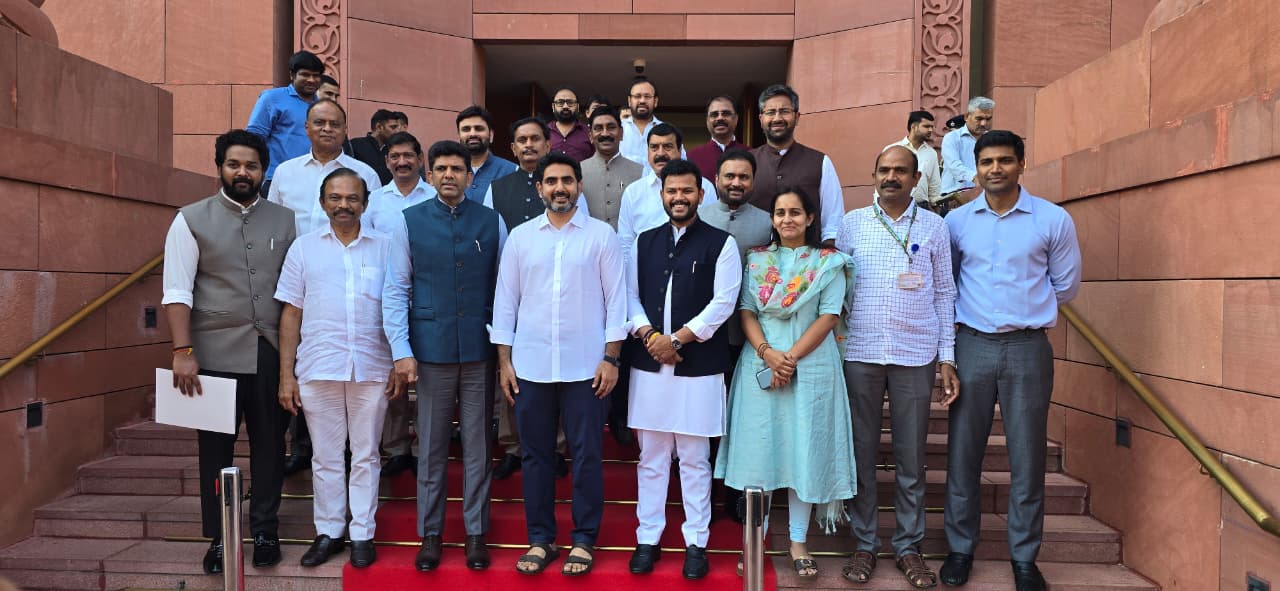 రాష్ట్ర మంత్రి నారా లోకేష్ పర్యటనలో నెల్లూరు ఎంపీ వేమిరెడ్డి ప్రభాకర్ రెడ్డి