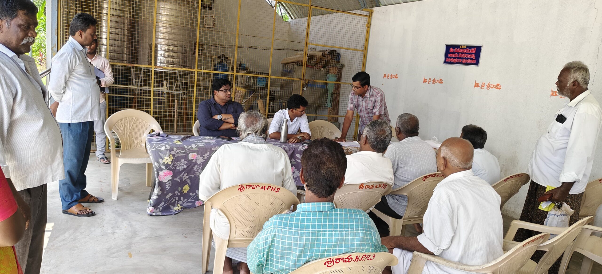 రైతు సేవా కేంద్రాలలో రైతులకు గ్రామ సభ నిర్వహించిన జాయింట్ కలెక్టర్ రాజేంద్ర పటేల్