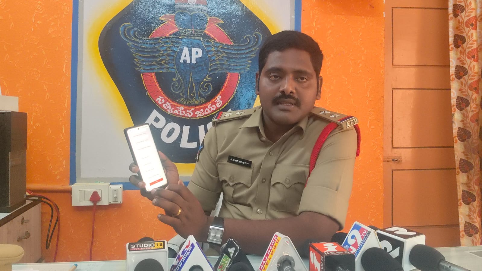 ప్రశాంతమైన వాతావరణంలో వినాయక చవితి వేడుకలను జరుపుకోవాలి aతవణంపల్లె ఎసై చిరంజీవి
