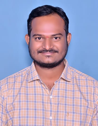 రాయితీపై వ్యవసాయ పనిముట్లు అందజేత..ఏవో అమర్ ప్రసాద్