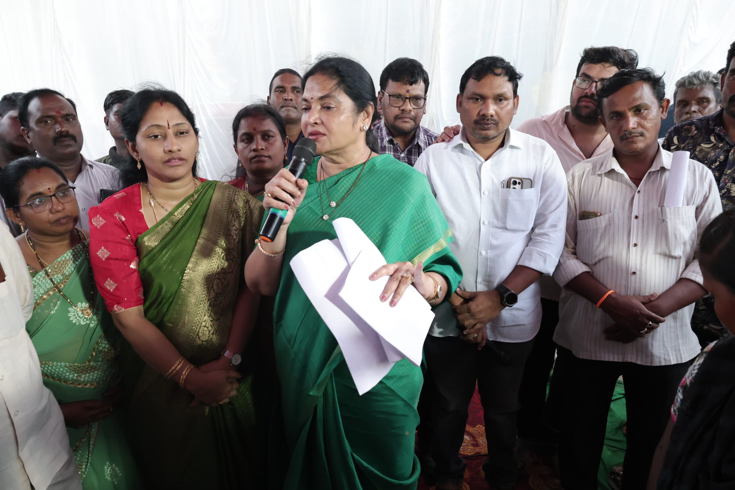 దత్తత తీసుకున్న రామచంద్రపురం ఎస్సీ కాలనీని సందర్శించిన కోవూరుఎమ్మెల్యే వేమిరెడ్డి ప్రశాంతి రెడ్డి