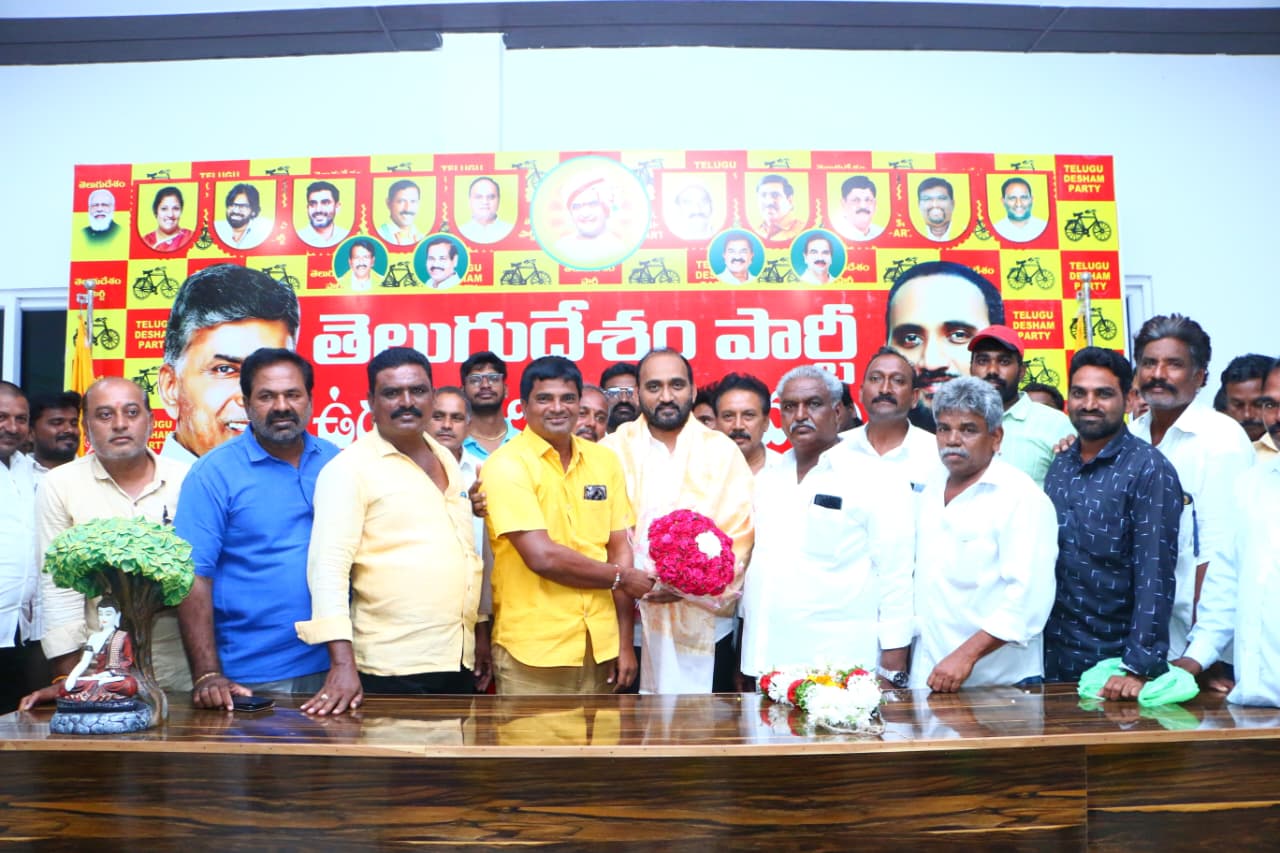 ఎమ్మెల్యే కాకర్ల సురేష్ గారిని మర్యాదపూర్వకంగా కలిసిన, చల్లా అండ్ కోడూరు బ్రదర్స్,.!