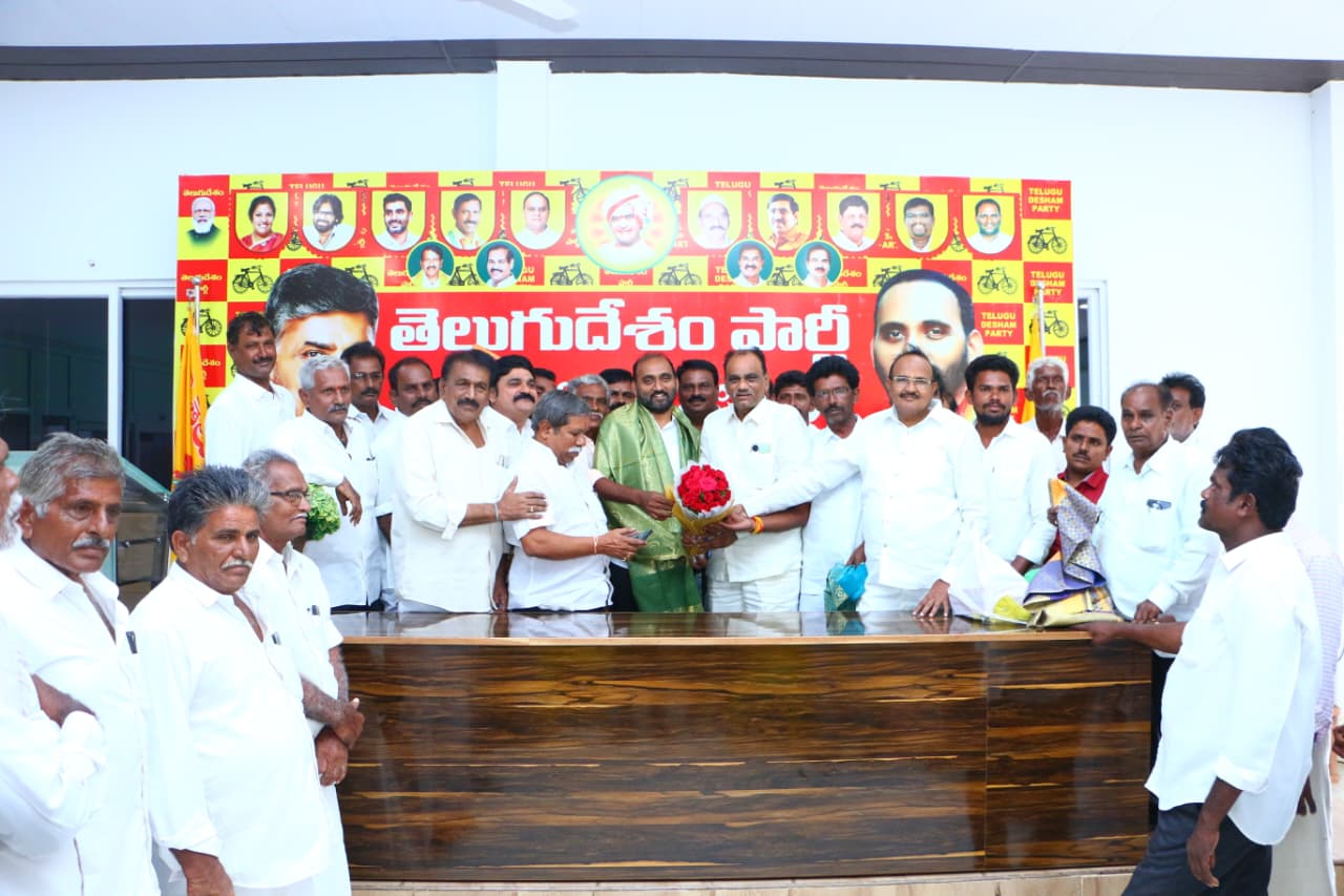 ఎమ్మెల్యే కాకర్ల సురేష్ కి కృతజ్ఞతలు తెలియజేసిన కుడుములదిన్నే పాడు సొసైటీ చైర్మన్,బాసం నరసింహనాయుడు ..!!