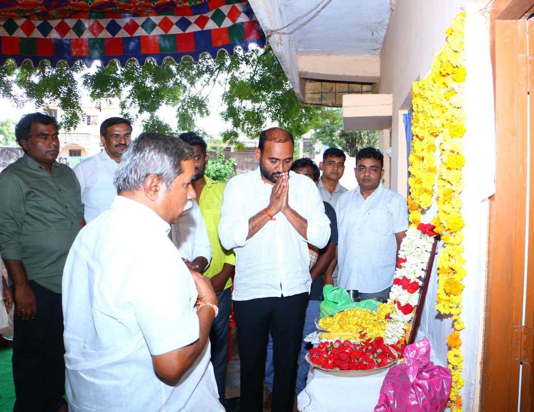 ఇంగ్లే కల్లయ్య దశదినకర్మలో ఎమ్మెల్యే కాకర్ల సురేష్..!