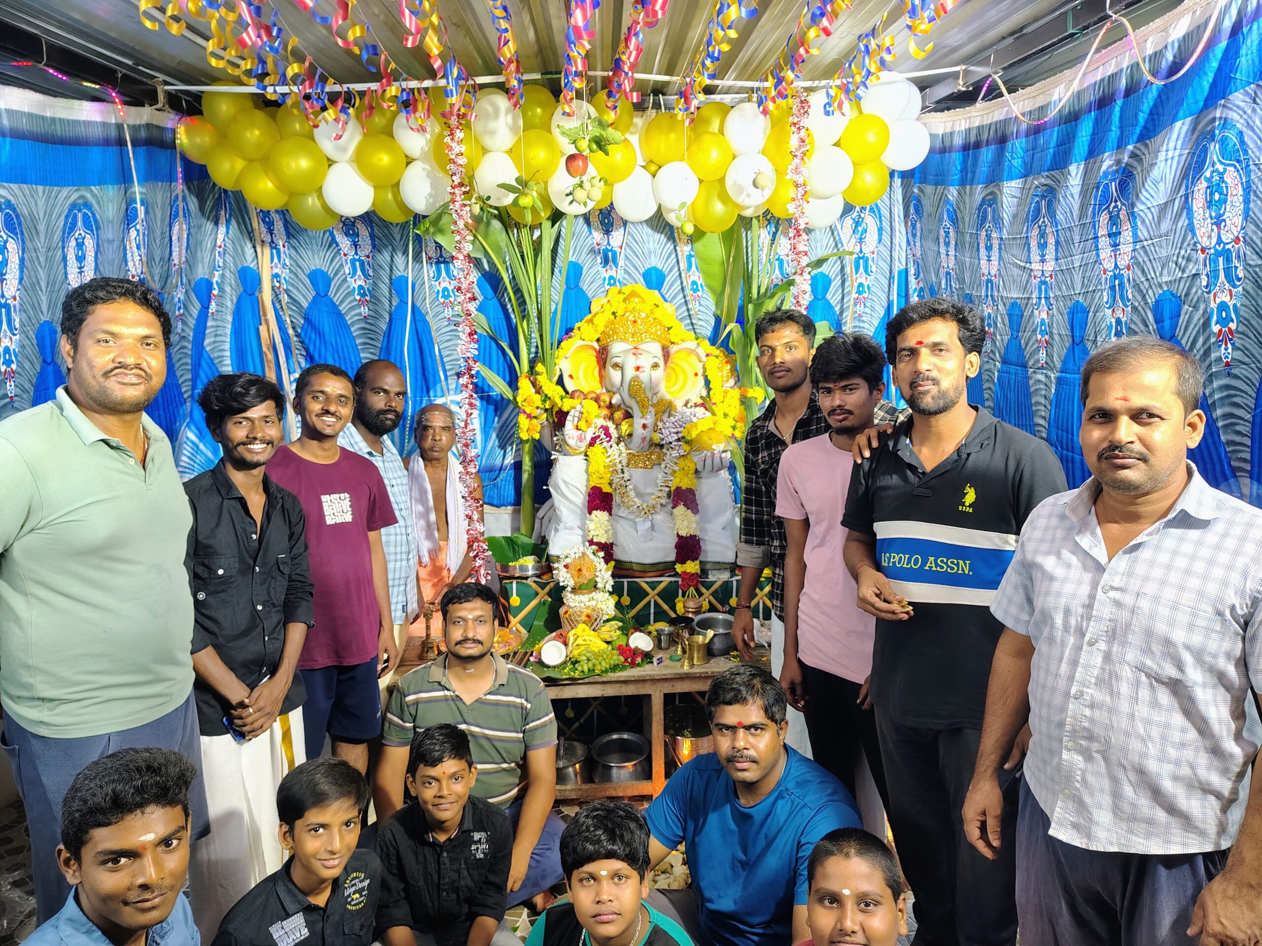 వాడవాడల అంగరంగ వైభవంగా వినాయక చవితి వేడుకలు