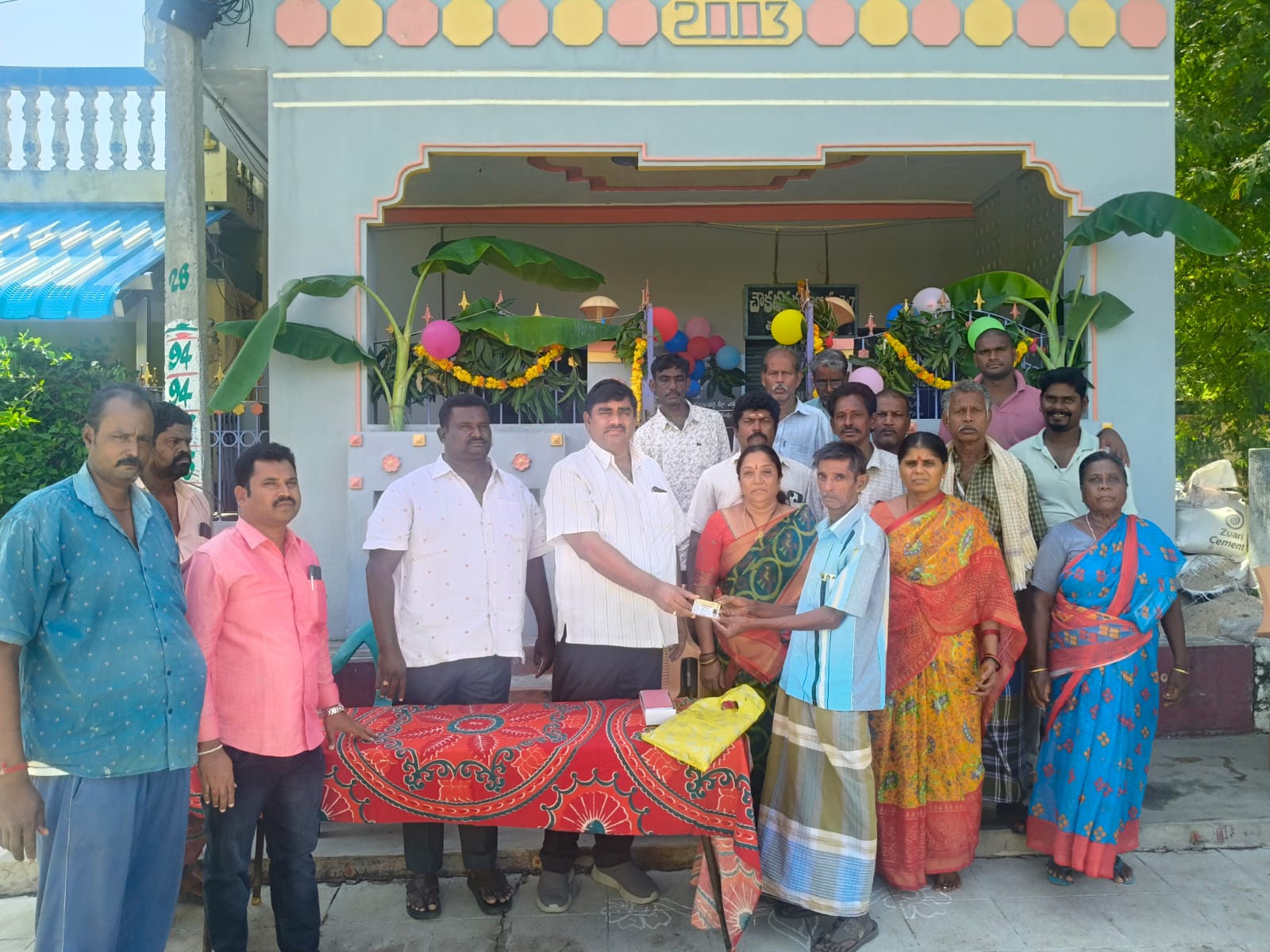 స్మార్ట్ రేషన్ కార్డులు పంపిణీ.
