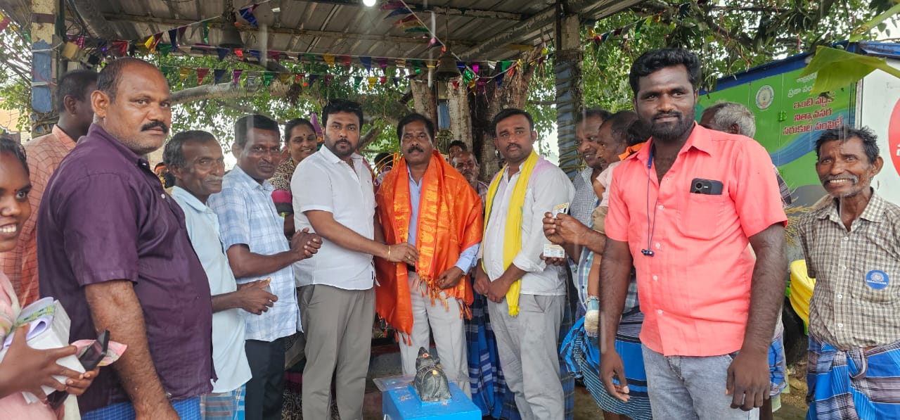 వెదురుకుప్పం మండలం తెట్టుగుంటపల్లి గ్రామంలో స్మార్ట్ రేషన్ కార్డుల పంపిణీ కార్యక్రమం
