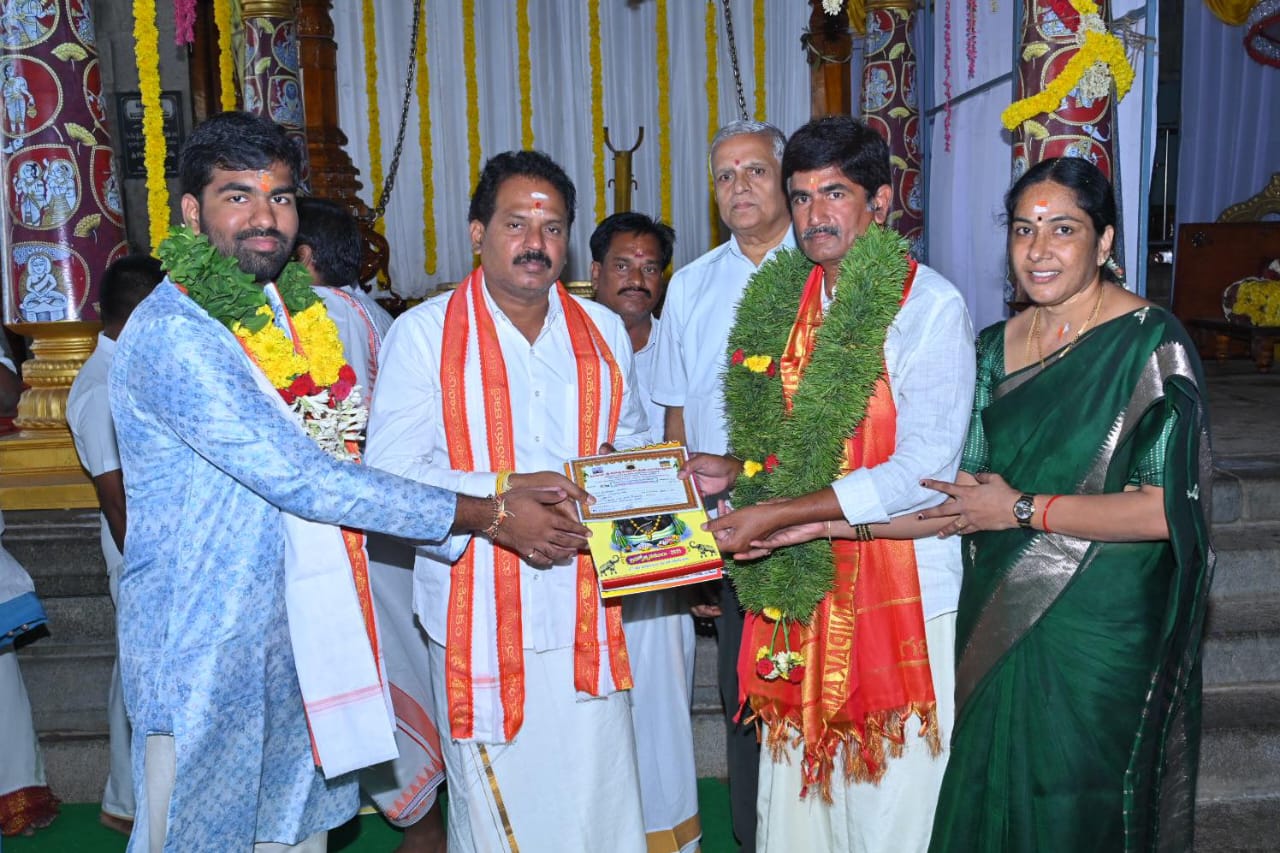 నిత్య అన్నదానానికి 25 లక్షలు భారీ విరాళం అందజేసిన గుమ్మడి అన్వేష్