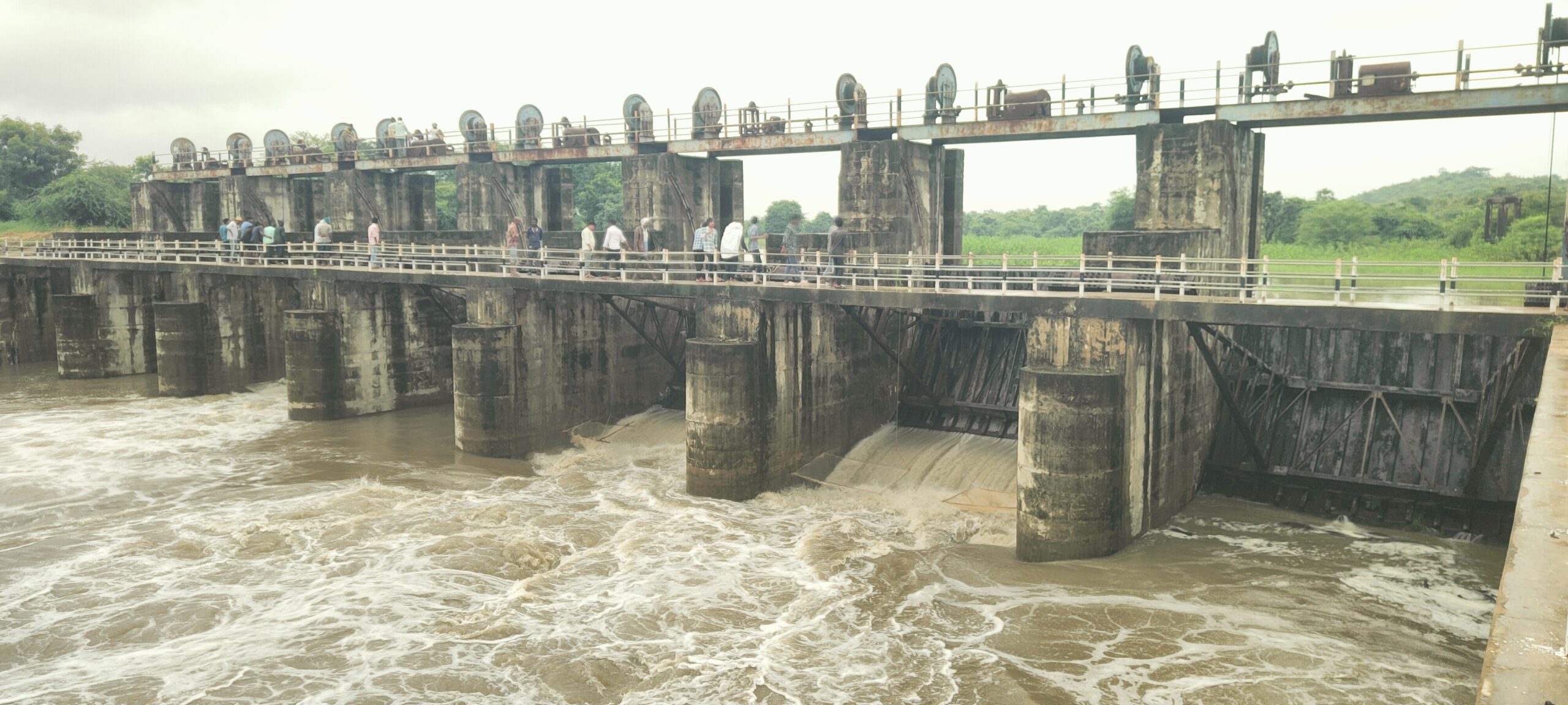 కళ్యాణి ప్రాజెక్టు మూడు గేట్ల ఎత్తివేత – ఏఈ శివ ప్రసాద్