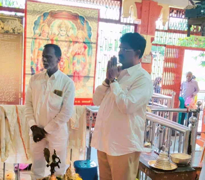 హనుమాన్ ఆలయంలో ప్రత్యేక పూజలు..మాజీ ఎమ్మెల్యే షిండే