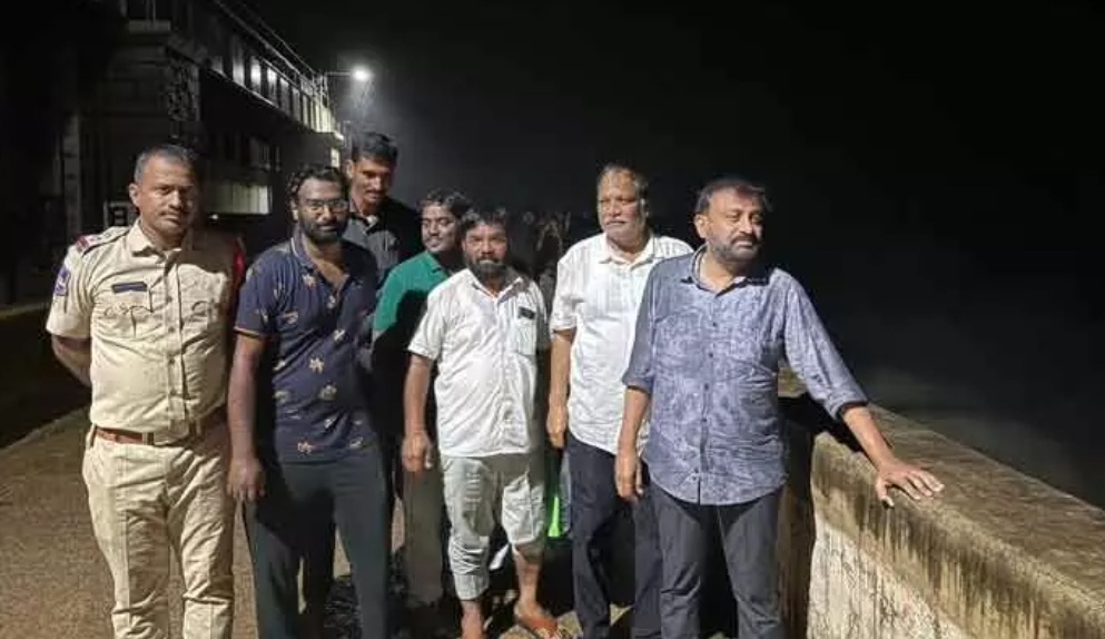 నిజాంసాగర్ 7 గేట్లు ఎత్తివేత..జుక్కల్ ఎమ్మెల్యే తోట