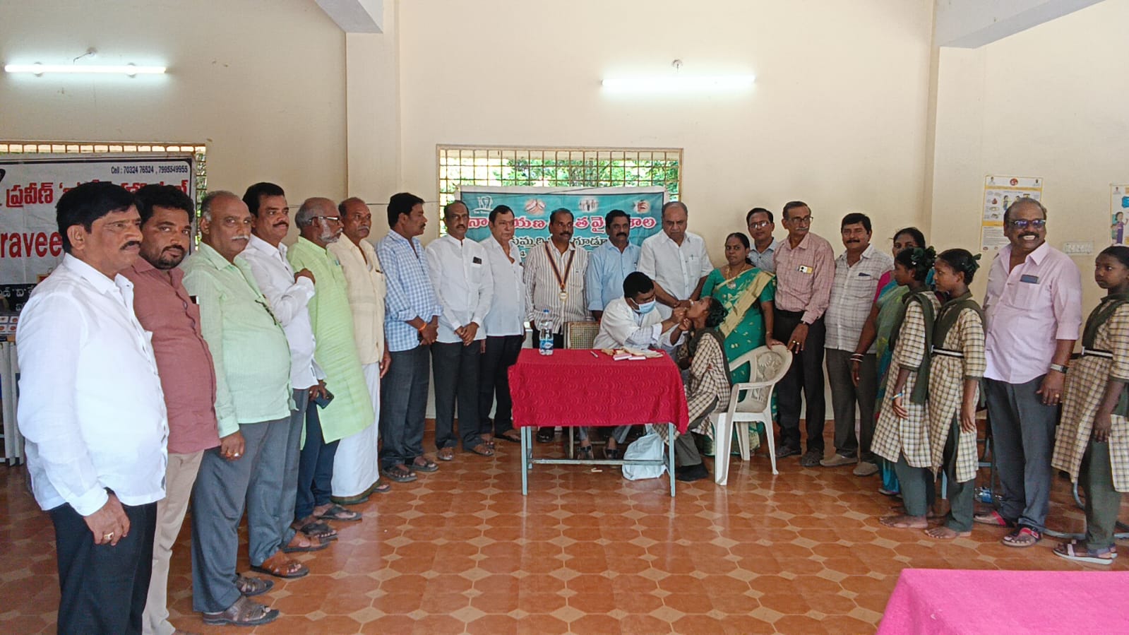 మినీ గురుకుల విద్యార్థినులకు వైద్య పరీక్షలు