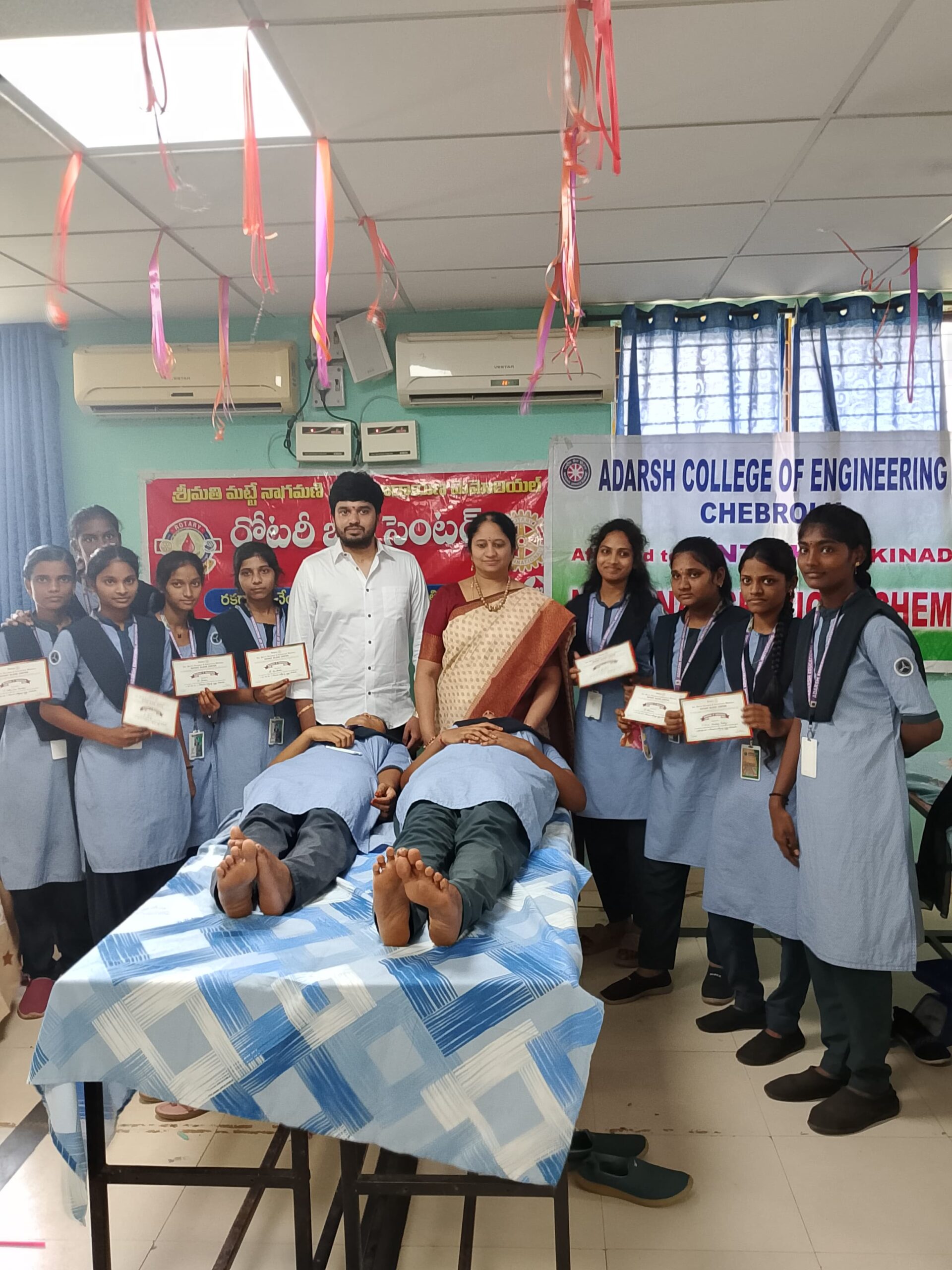 ఆదర్శ్ కళాశాలలో 98 విద్యార్థులు రక్తదానం