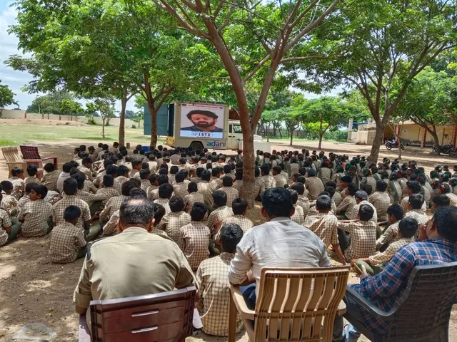 సురక్ష వెహికల్ ద్వారా సైబర్ నేరాలపై ప్రజలకు అవగాహన