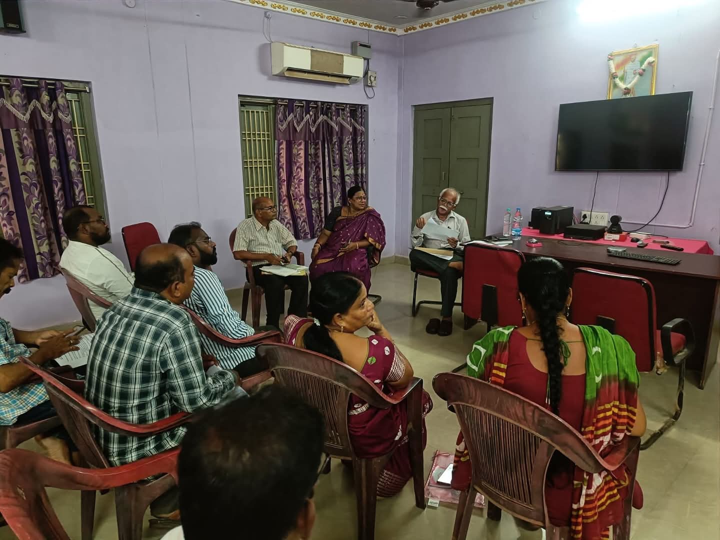 సింగరాయకొండ మండలంలో అధికారులతో సమీక్షా సమావేశం