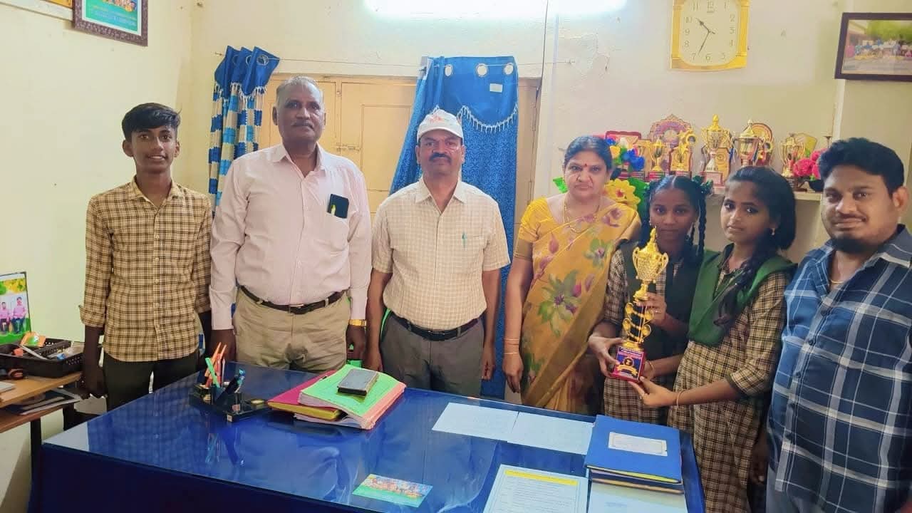 జాతీయస్థాయి టార్గెట్ బాల్ పోటీలకు పాత సింగరాయకొండ హైస్కూల్ విద్యార్థులు