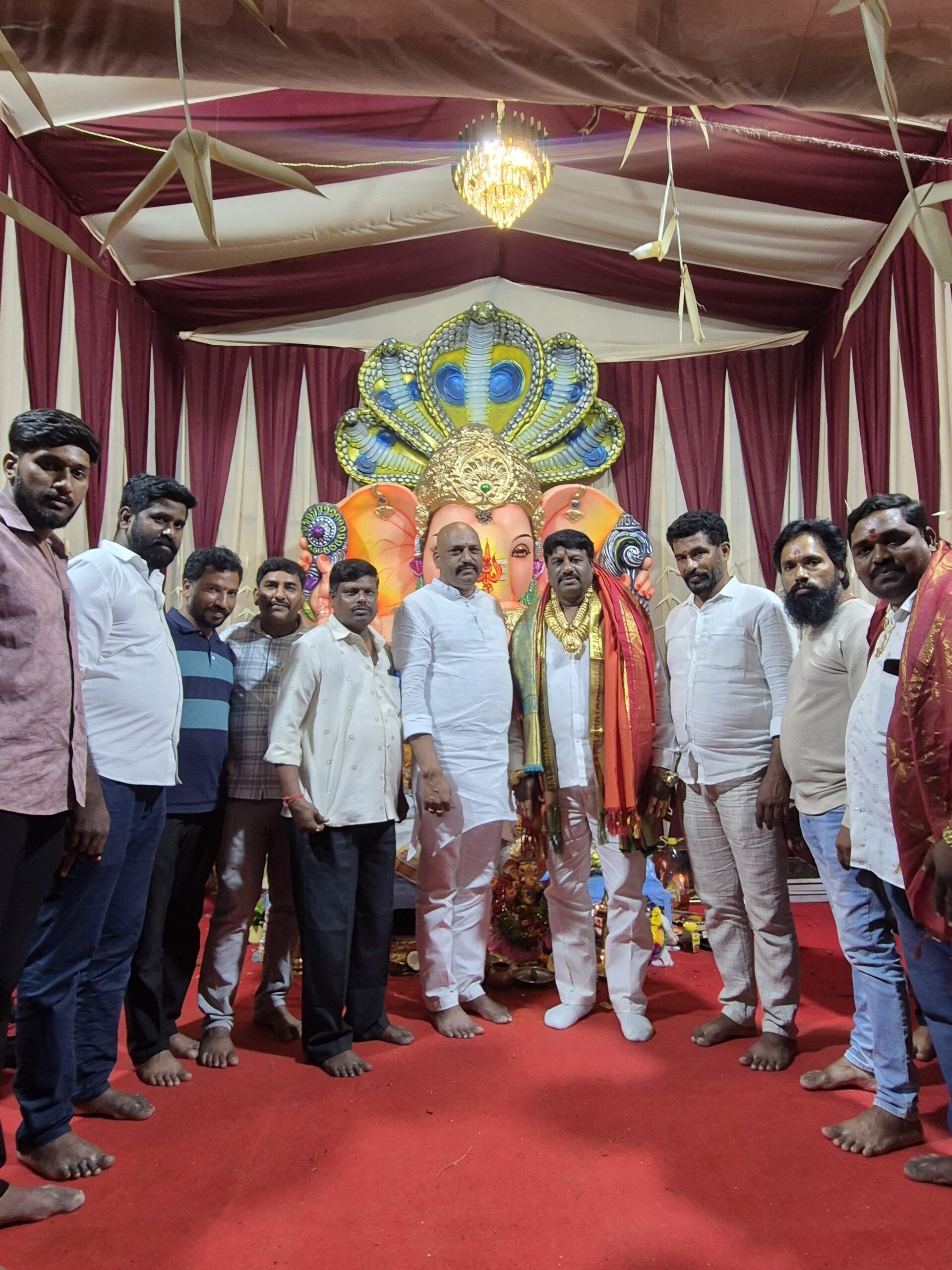వినాయకుని దర్శించుకున్న పలువురు నాయకులు