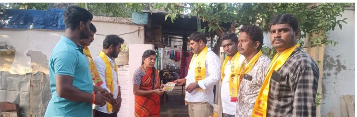 నెల్లూరు రూరల్ 33 డివిజన్ వెంగళరావు నగర్ బి బ్లాక్ నందు 2వ రోజు సమస్య మీది పరిష్కారం  బాధ్యత నాది అనే వినూత కార్యక్రమం