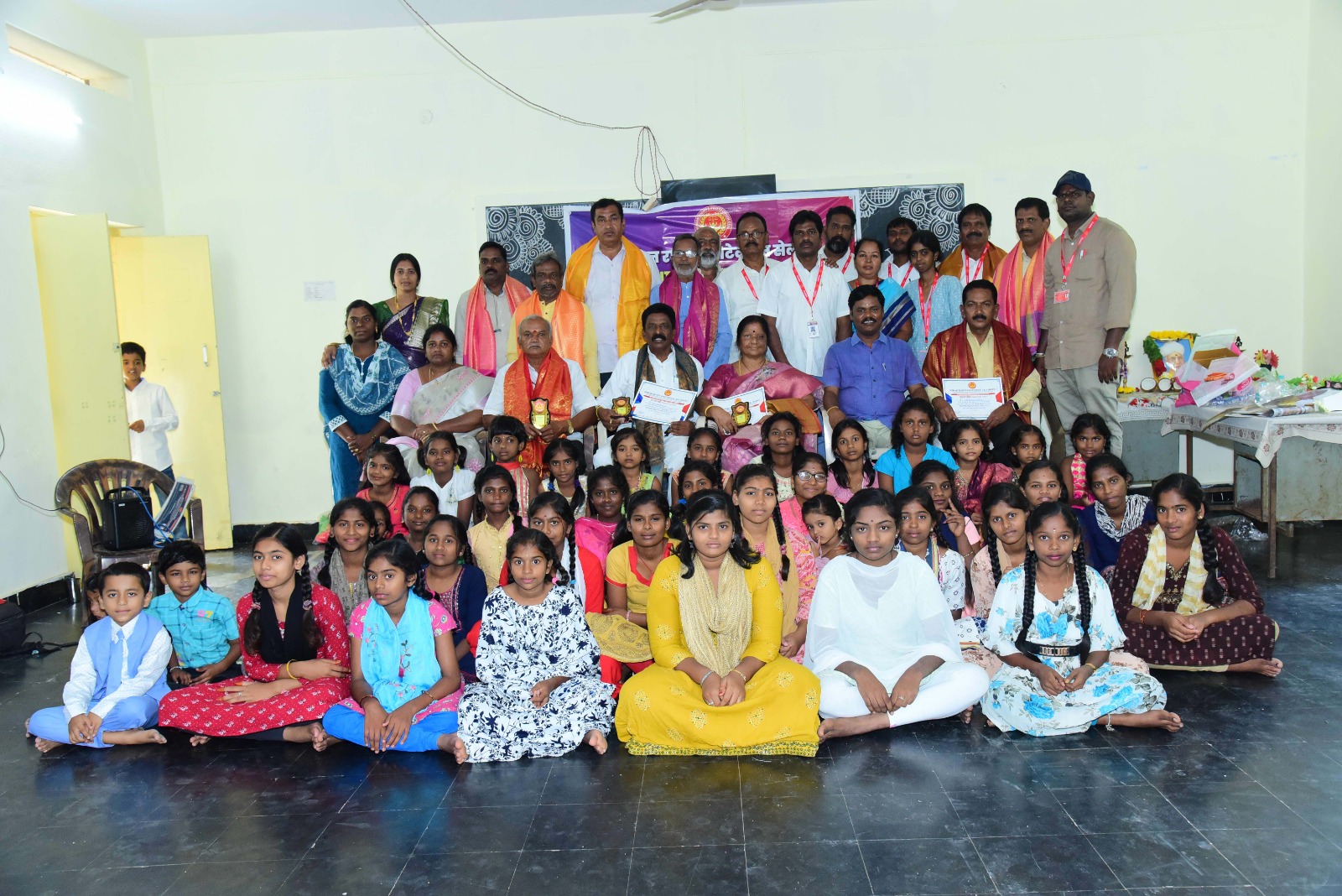 హెచ్ ఆర్ పి సి సభ్యులచే ఉపాధ్యాయులకు ఘన సన్మానం.