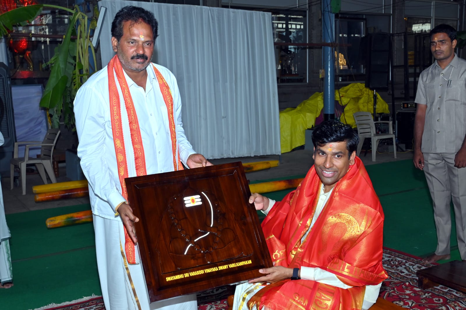 స్వయంభూ వరసిద్ధి వినాయక స్వామి వారిని దర్శించుకున్న పలువురు ప్రముఖులు
